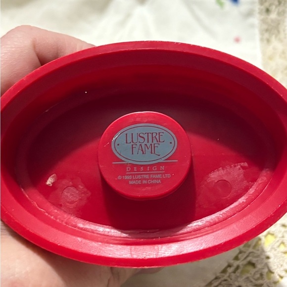 Vintage 1993 Christmas Mouse Snow Globe with Red Base - Picture 5 of 7